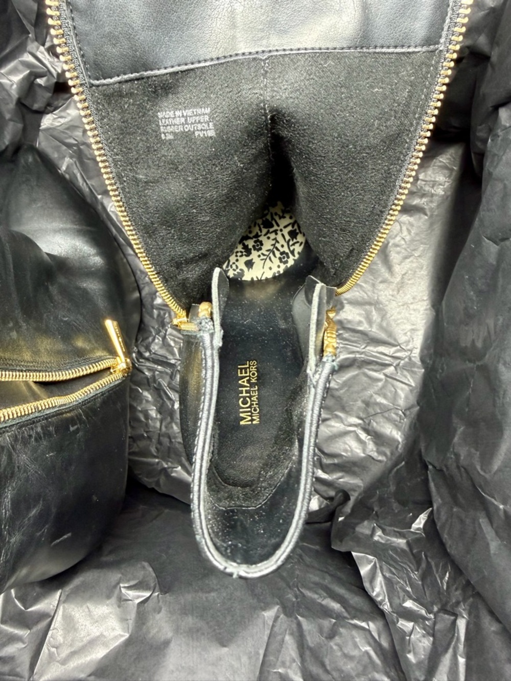 Michael Kors Keke Black Leather Pointed Toe Stiletto Ankle Bootie Gold Zip 8.5M - Picture 5 of 6